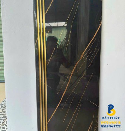 Gạch cầu thang 47x120 mẫu khắc kim cao cấp cho biệt thự
