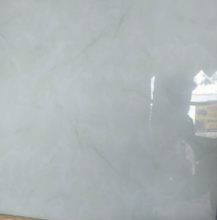 Gạch 100 Bóng Kiếng Và Mờ – Khi Kiến Trúc Giao Thoa Giữa Ánh Sáng Và Tĩnh Lặng