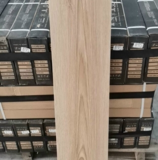 Gạch Lát Nền Giả Gỗ 20x100 Đồng Chất Tại Cần Giờ