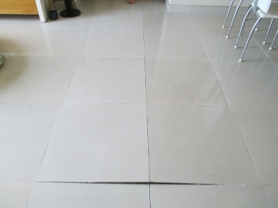Những điều cần lưu ý để tránh tình trạng gạch lát nền bị bong tróc