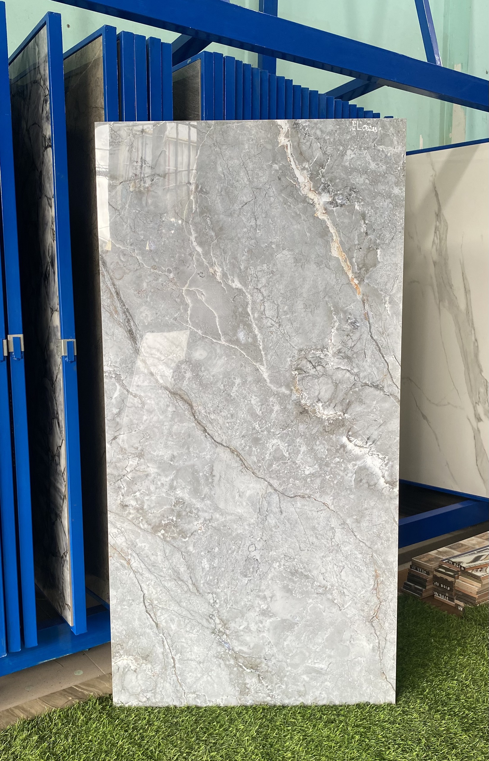 gach-lat-nen-60x120-co-ben-khong