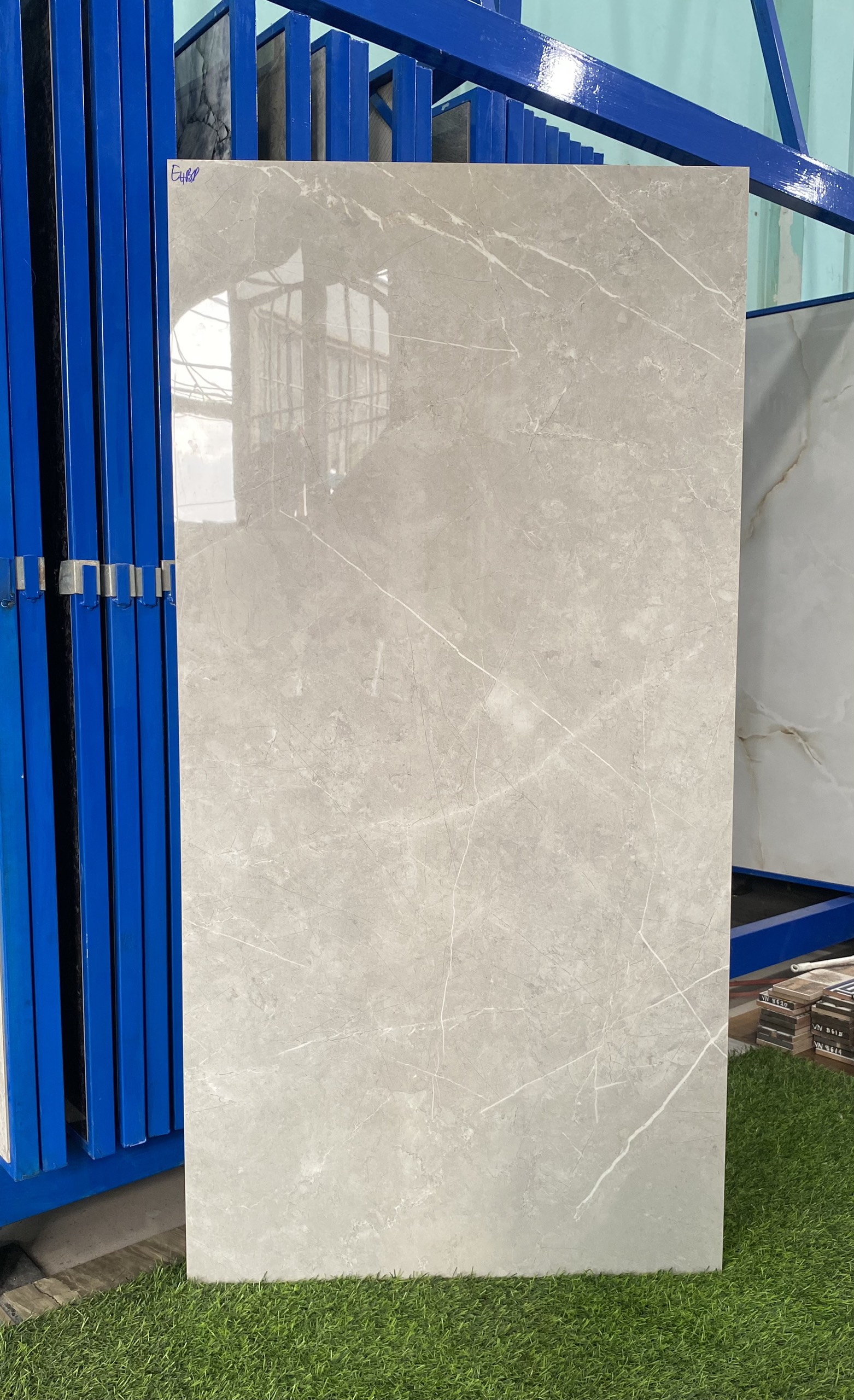 gach-lat-nen-60x120-co-ben-khong