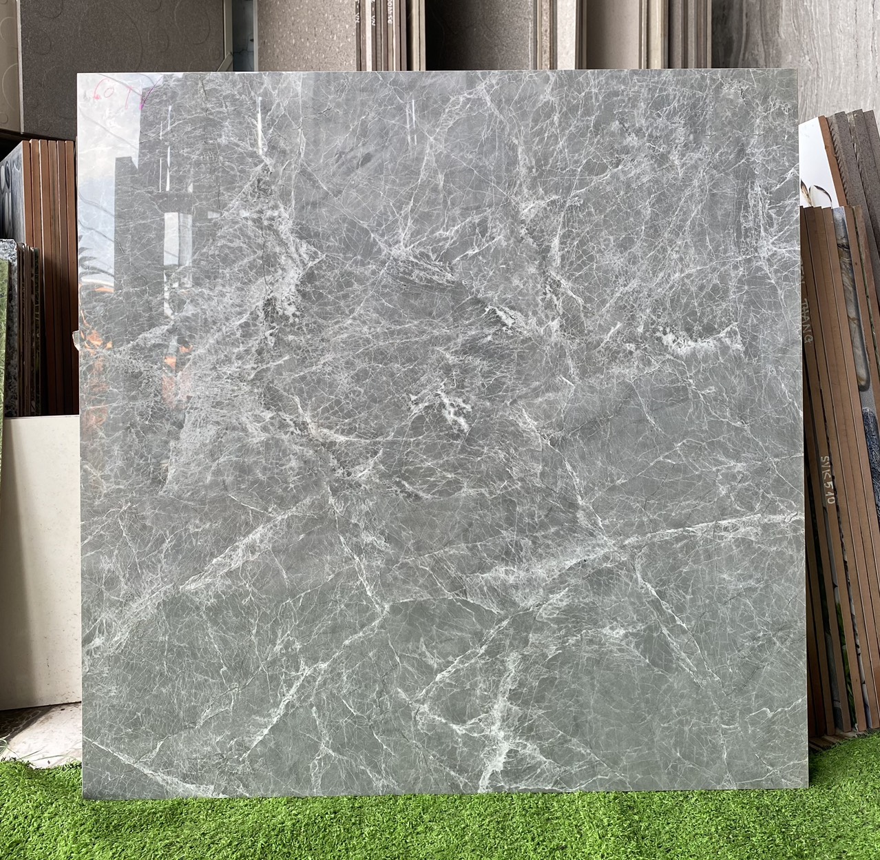 gach-lat-nen-60x60-gia-tot