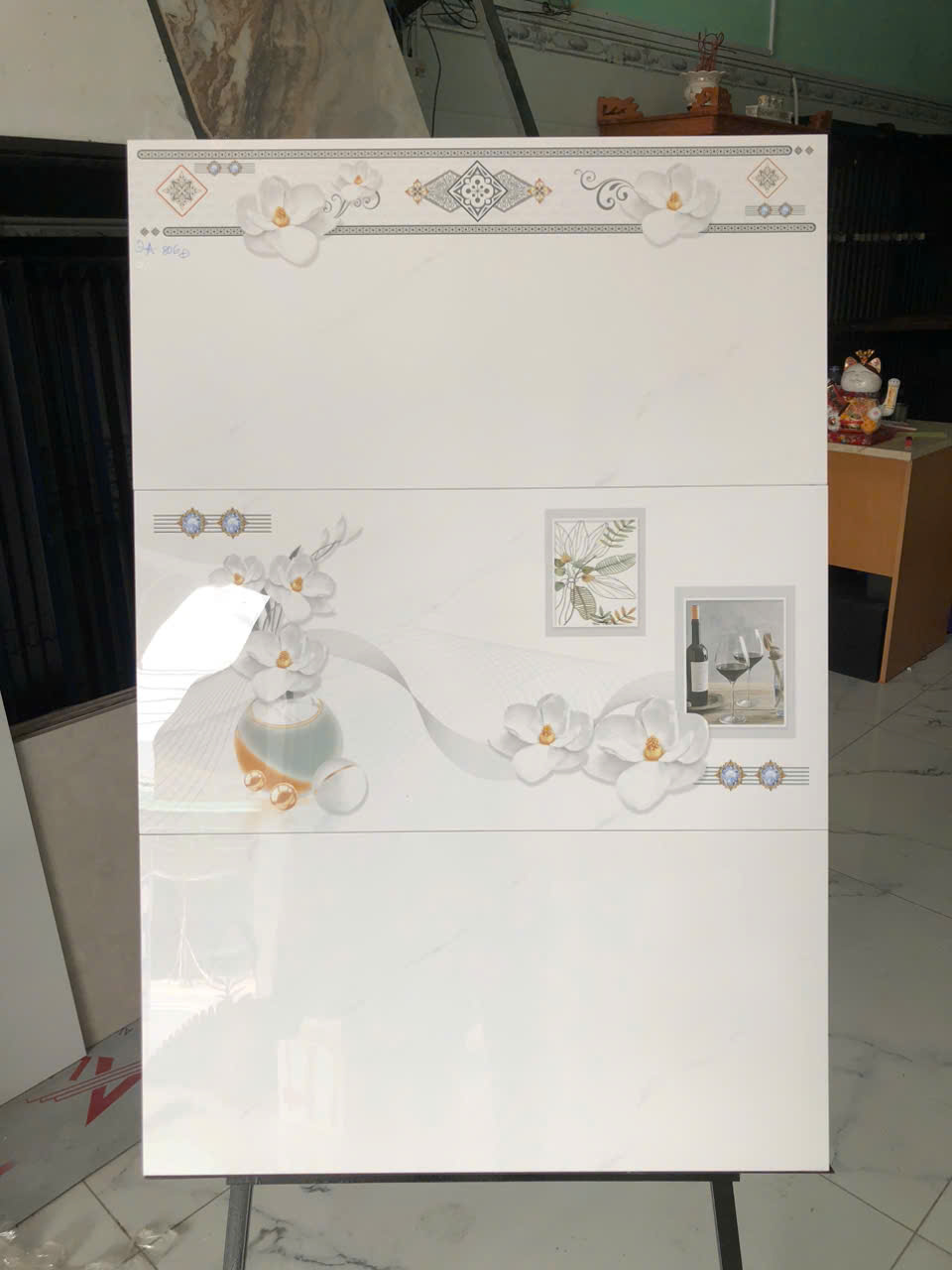 gach-op-tuong-40x80-nha-ve-sinh