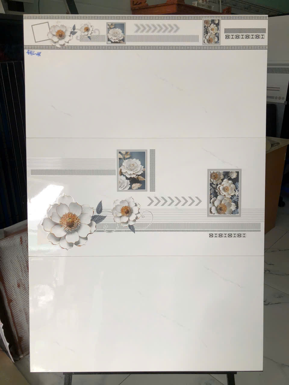 gach-op-tuong-40x80-nha-ve-sinh